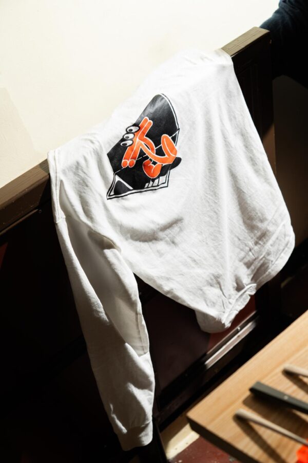 Camiseta Blanca Manga Larga Gildan Hammer